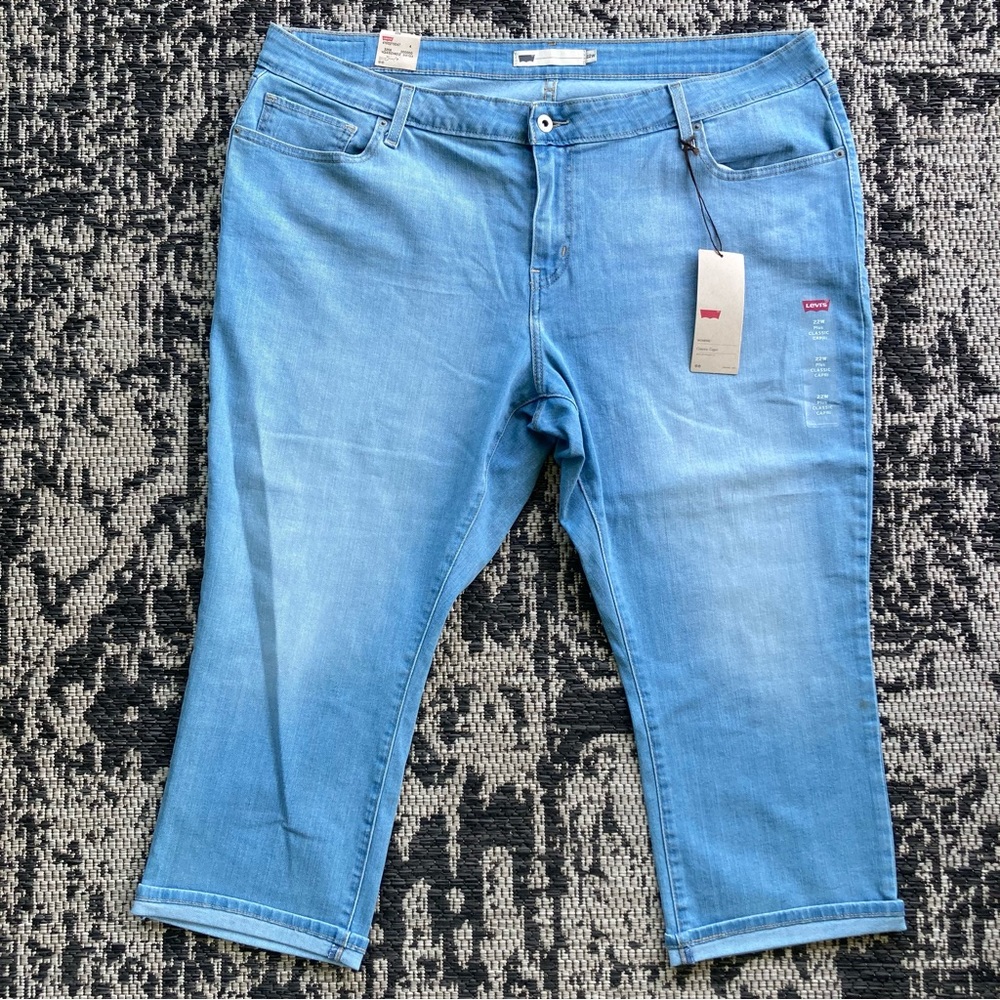 Levi’s Classic Capri Size 22W
